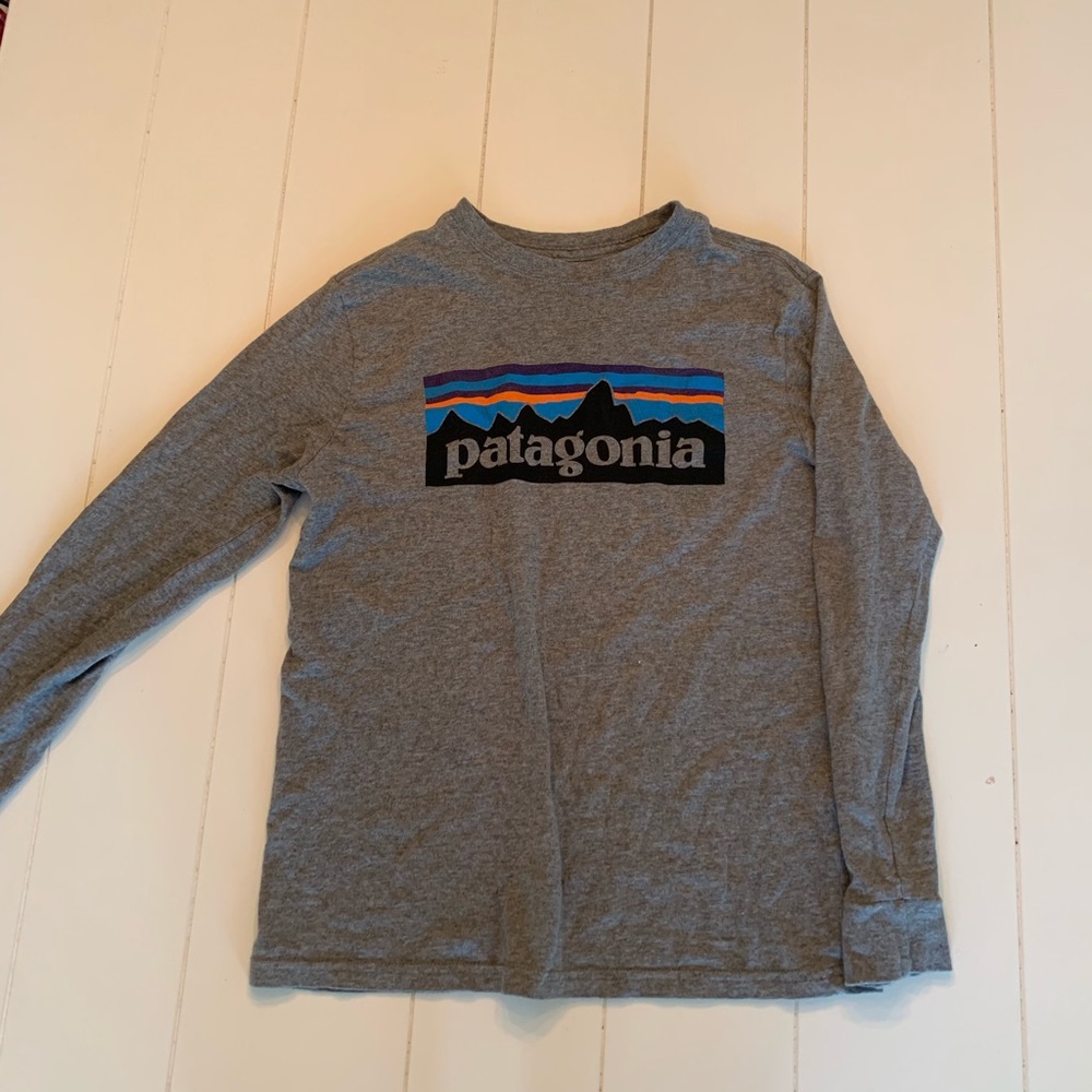 grey patagonia long sleeve shirt